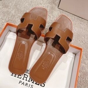 Stylish Brown Leather Slide Sandals